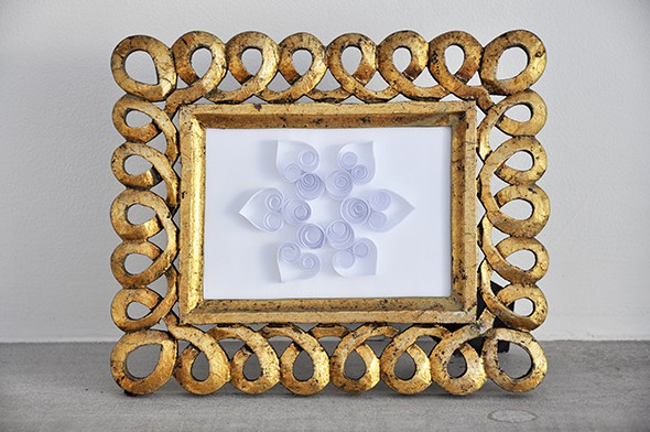 DIY quilled snowflake art via http://lifeovereasy.com/